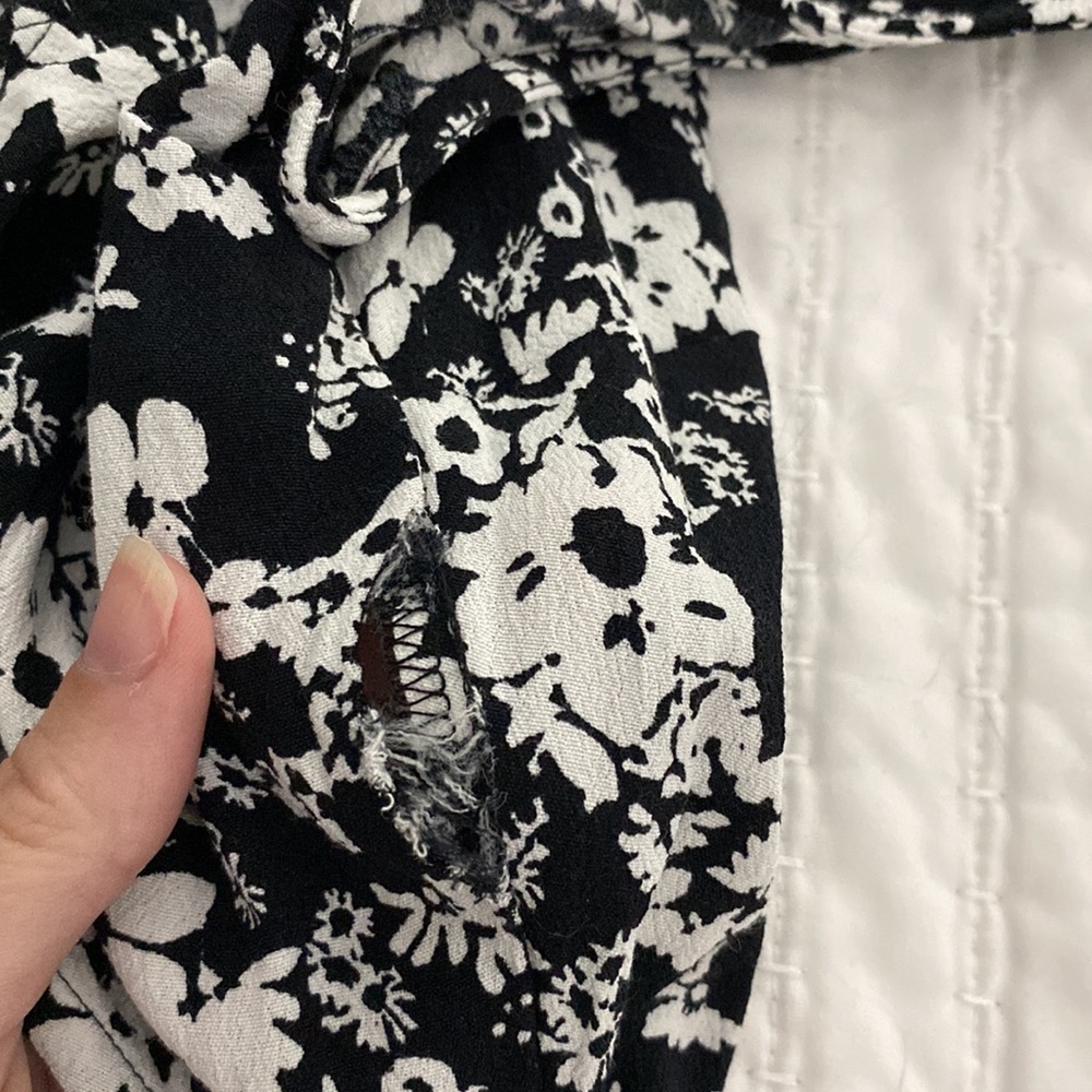 EXPRESS Open Back Romper - Picture 7 of 9